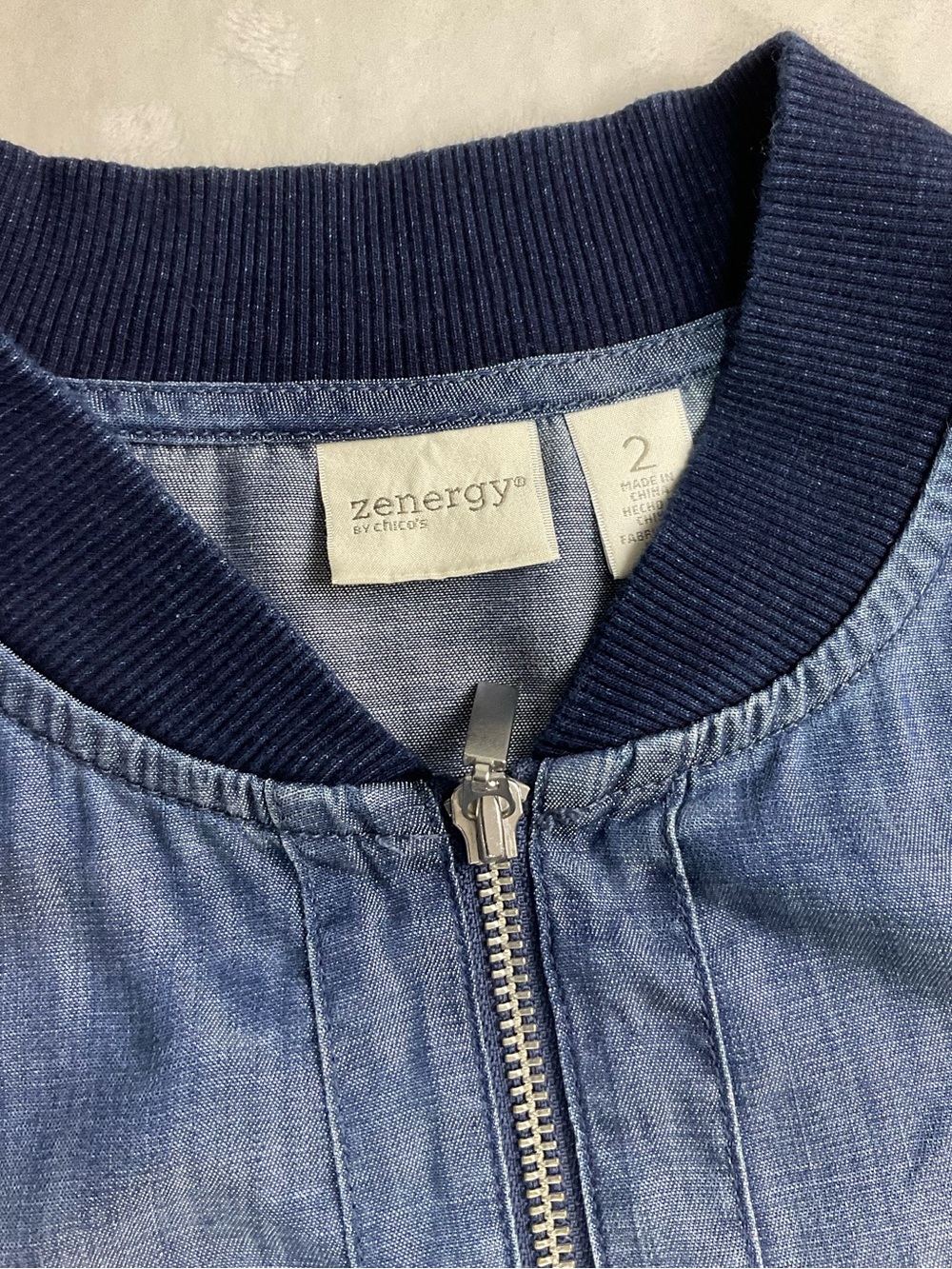 Zenergy by Chico’s Zip up Lightweight Jacket Chambray Size 12 - Picture 2 of 10